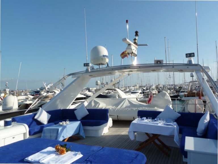 Lady Tatiana of London - Sundeck