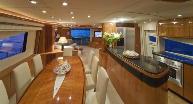 Lady Zehava - Interior dining