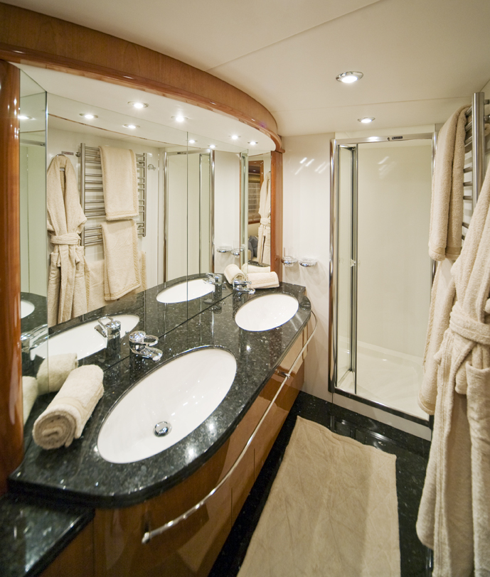 Lady Zehava yacht - bathroom