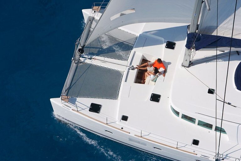 Lagoon 500 Foredeck