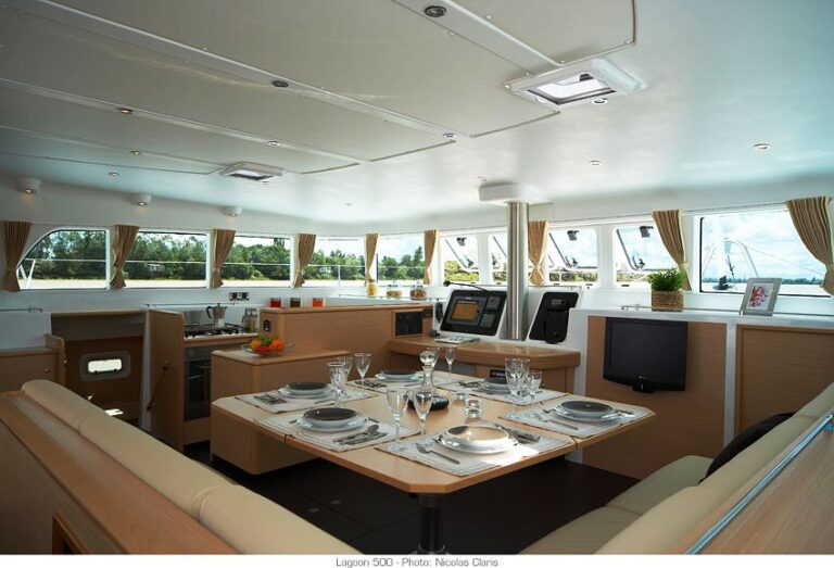 Lagoon 500 Salon