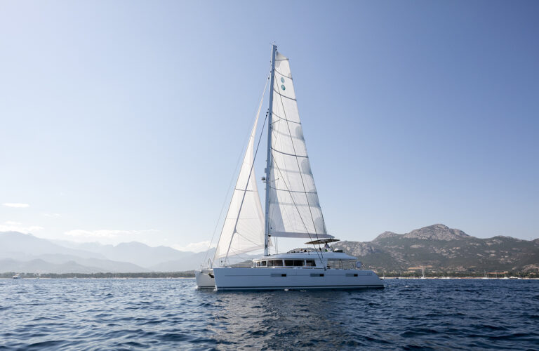 Lagoon 62 Catamaran TWIN - Cruising