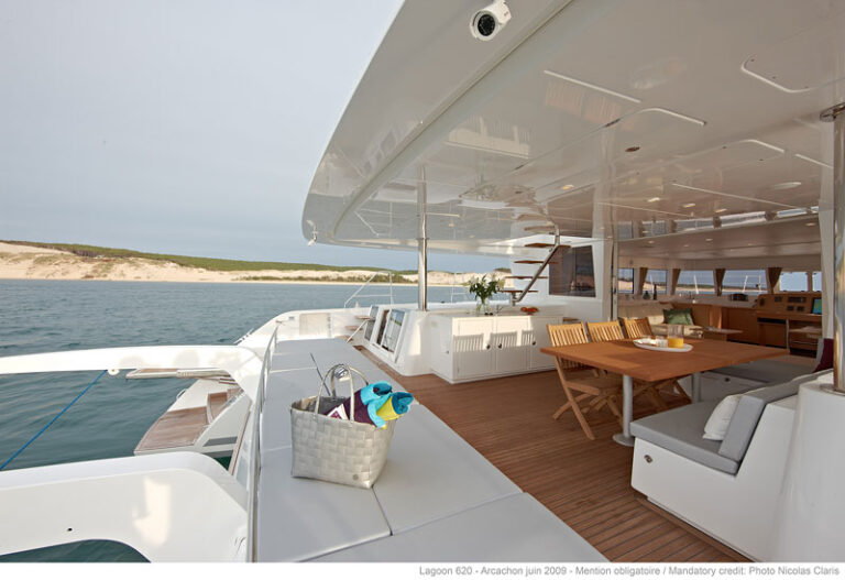 Lagoon 620 aftdeck 2 (sistership)