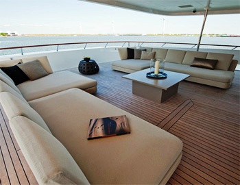 Latitude - Outside seating