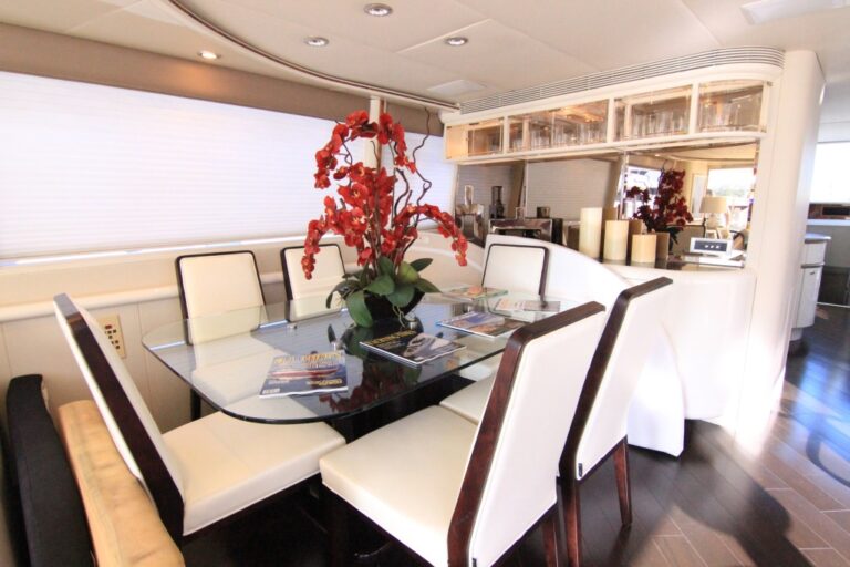 Lazzara 76 PLAN B - Dining