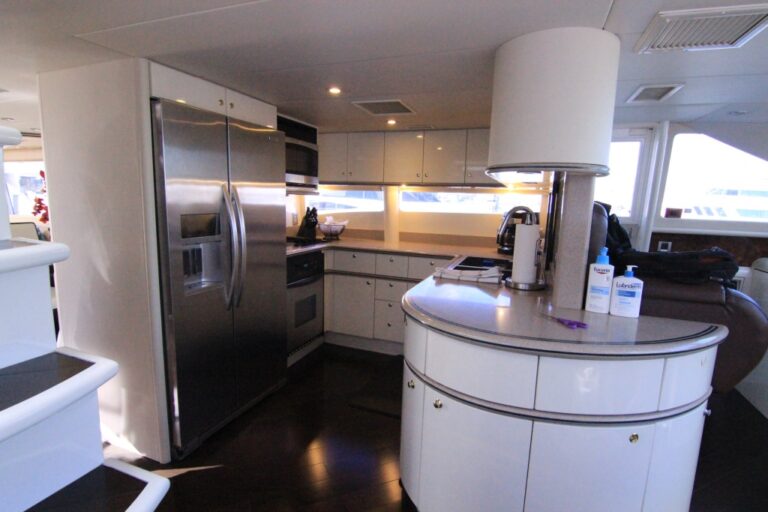 Lazzara 76 PLAN B - Galley 2