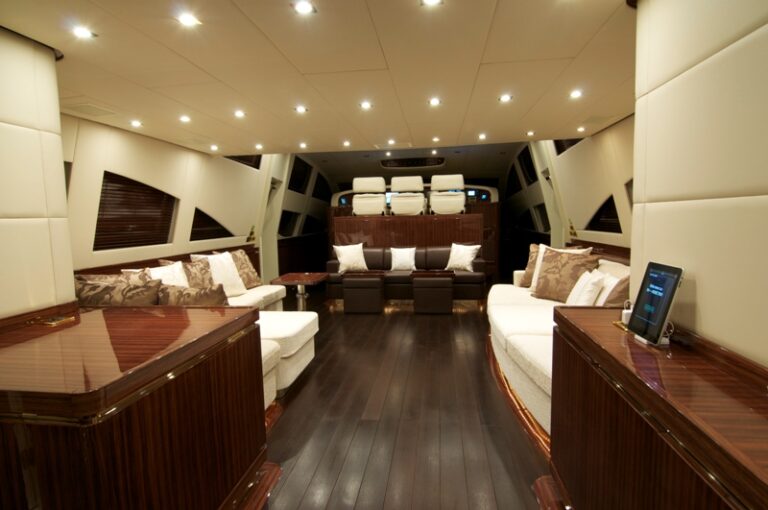 Leopard ADDICTION -  Main Deck Salon