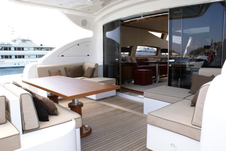Lisa III -  Aft Dining