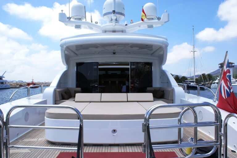 Lisa III -  Aft Sunbathing