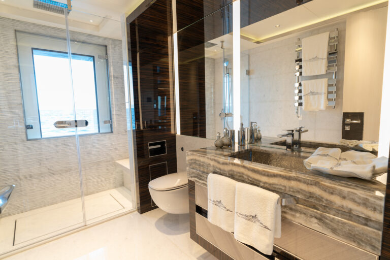 Lower Deck Guest Bahtroom