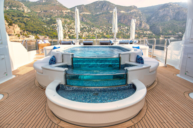 Lucky Lady Jacuzzi Sun Deck