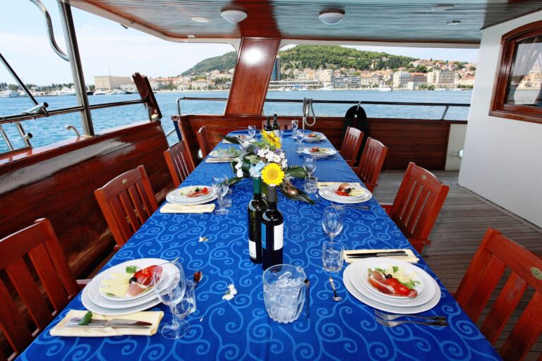 Luna -  Outdoor dining