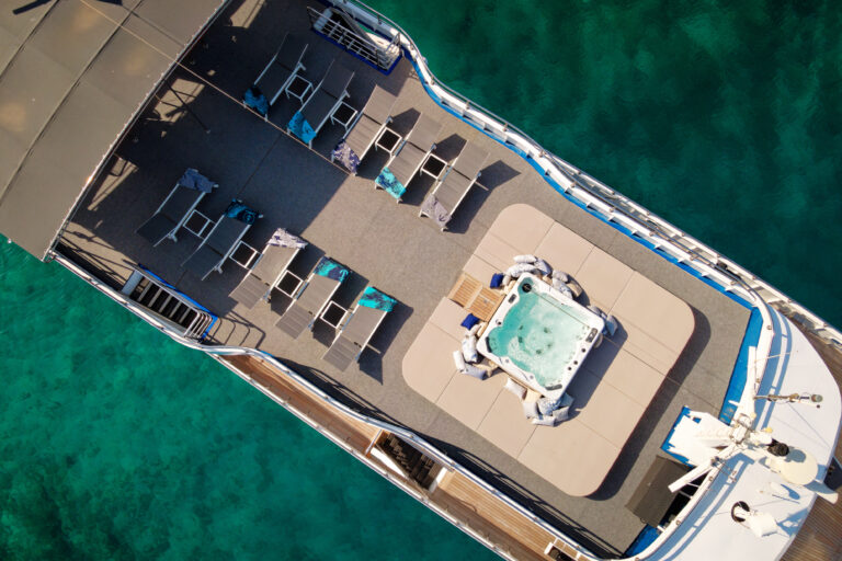 Lupus Mare Sun Deck Aerial