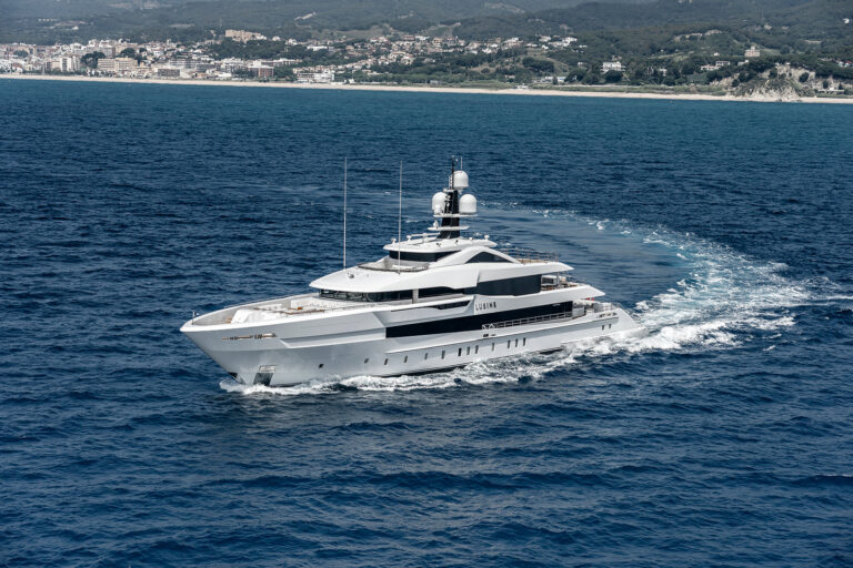 Lusine Super Yacht