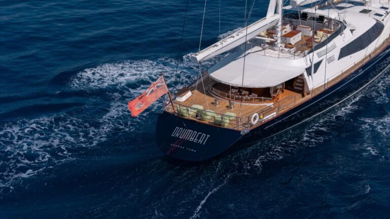 Luxuary Yacht Artisan