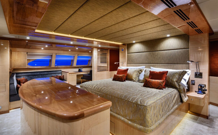 Luxurious cabins aboard 40m catamaran yacht Zenith (IC0832)-001