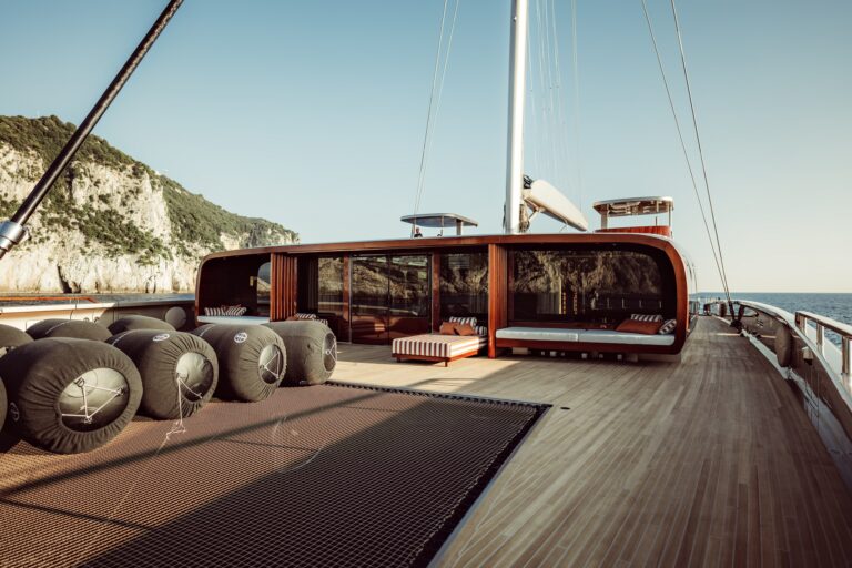 Luxury Catamaran ARTEXPLORER