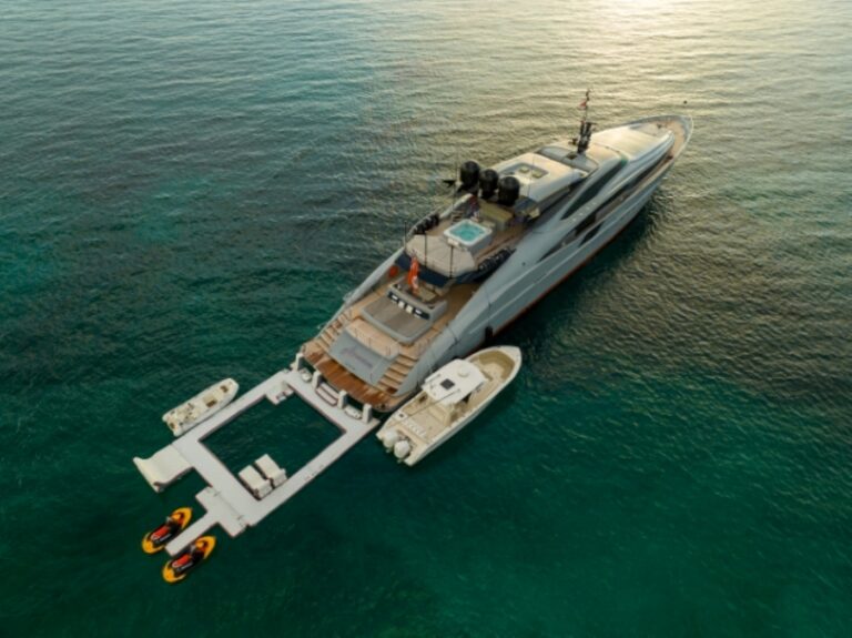 Luxury Superyacht AQUANOVA