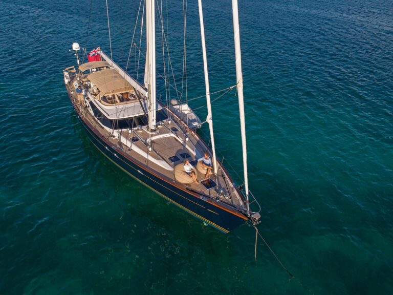 Luxury Superyacht Dama de Noche