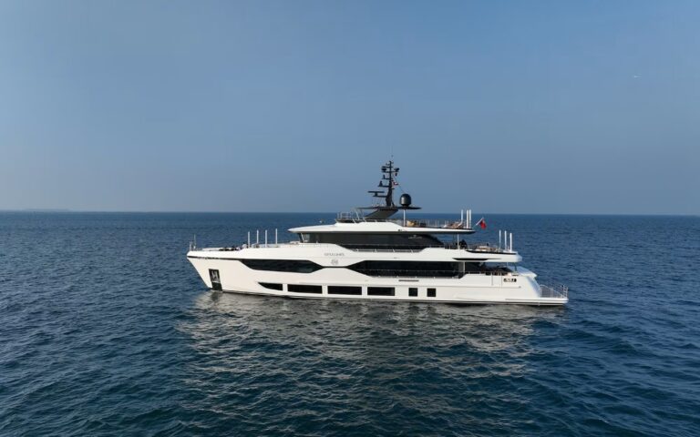 Luxury Superyacht GEULUNEL