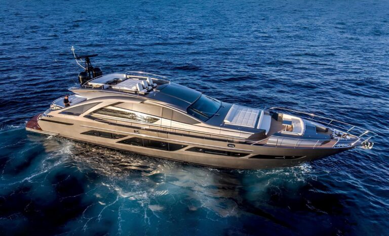 Luxury Superyacht JUST 4