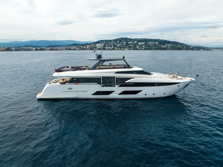 Luxury Superyacht NINETEEN 42