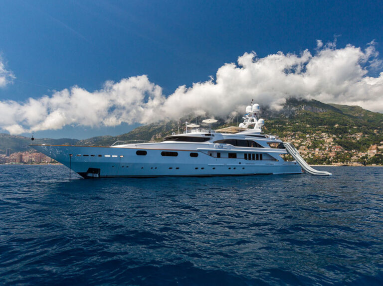 Luxury Superyacht QM OF LONDON