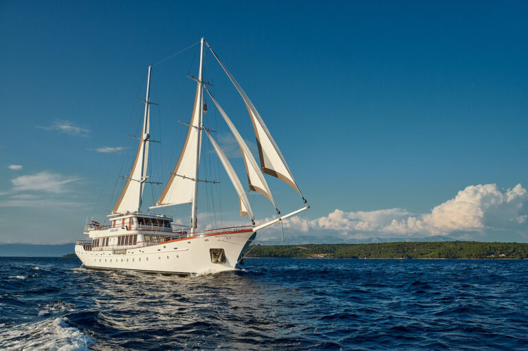 Luxury Yacht CORSARIO