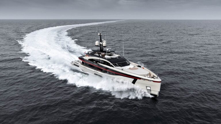 Luxury Yacht Ultra G