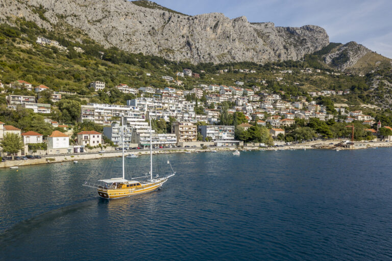 Luxury Charter Yacht ANDEO