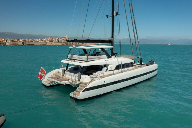 Luxury Crewed Catamaran CAT TUA