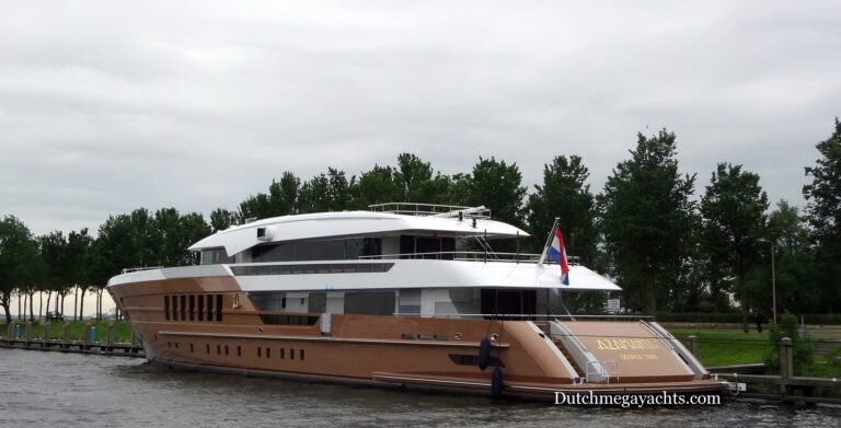 Luxury motor yacht AZAMANTA - aft view - Photo by Dutchmegayachts