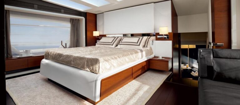 Luxury motor yacht Azimut Grande 100 - Accommodation