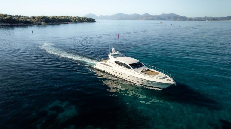 Luxury Motor Yacht BEST MOUNTAIN