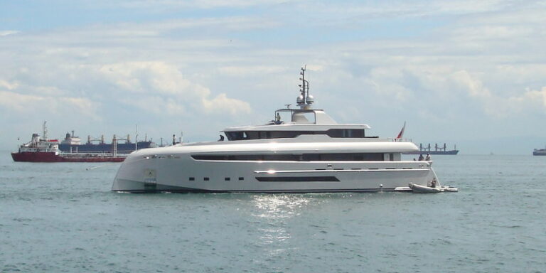 Luxury motor yacht Bilgin 132-001