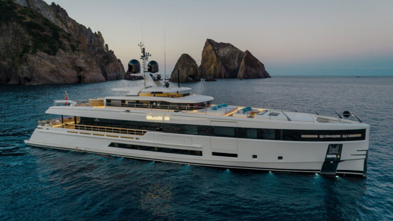 Luxury Motor Yacht CLUB M