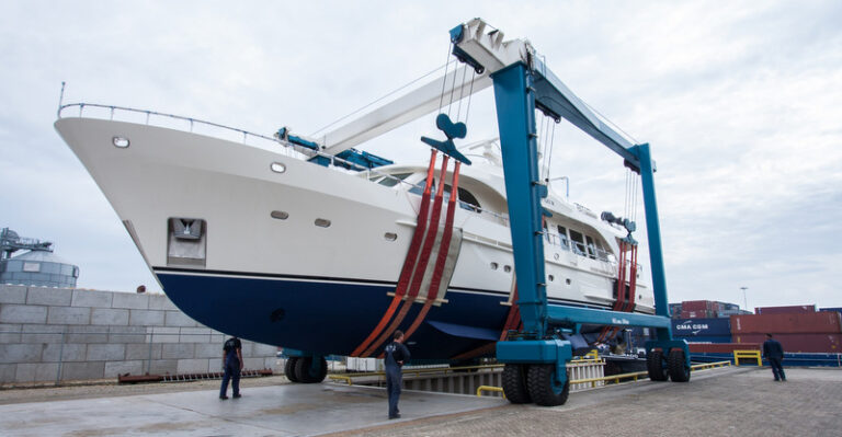 Luxury motor yacht Etoile dAzur
