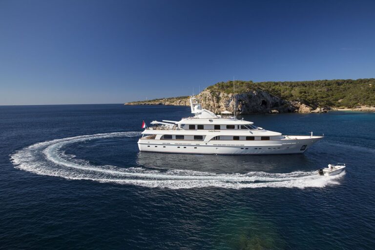 Yachts With Anchor Stabilisers
