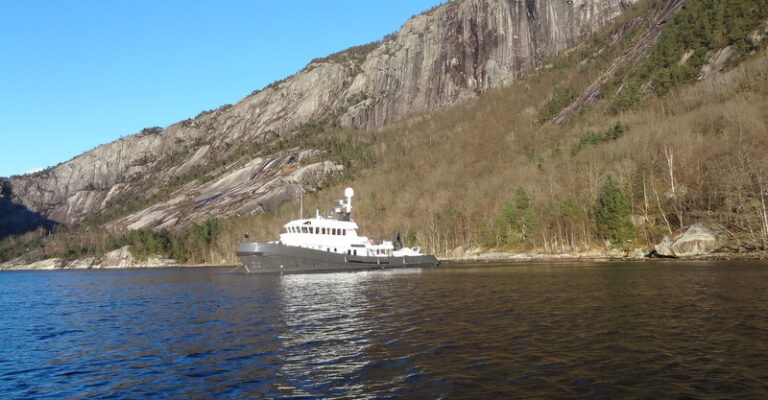 Luxury motor yacht Lars ex Zeemeeuwin