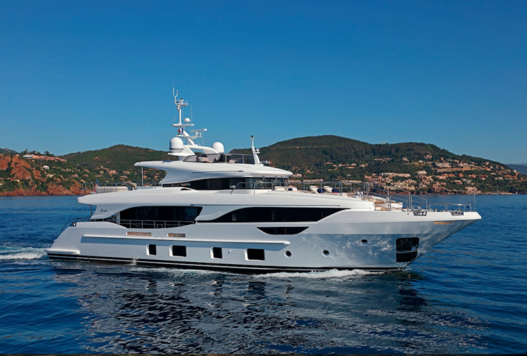 Luxury Motor Yacht URIAMIR