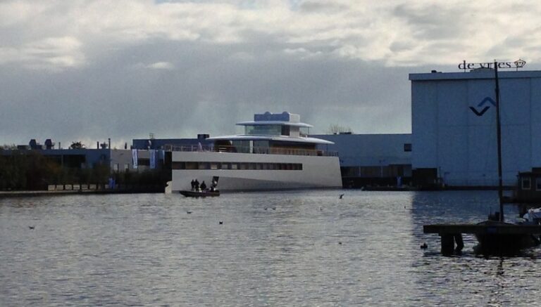 Luxury motor yacht VENUS Photo by OneMoreThing.nl 001