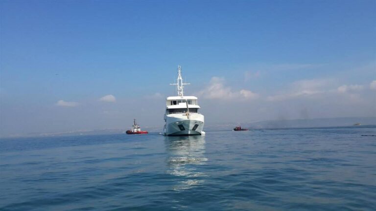 Luxury motor yacht Vogue