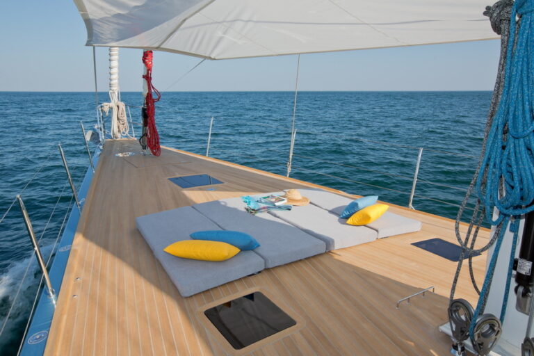 Luxury sailing yacht Feelin Good