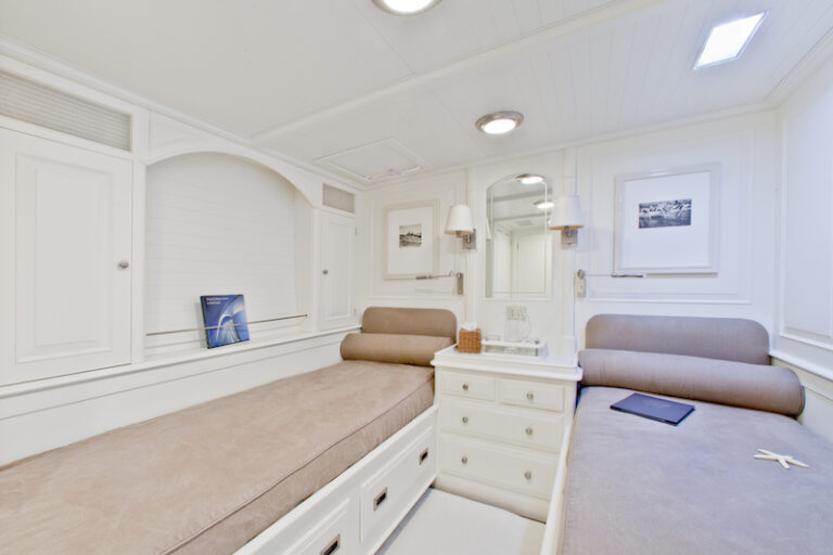 Luxury sailing yacht MARY CHA III - twin cabin