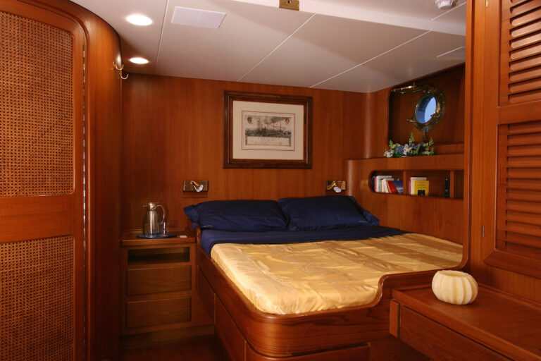 Luxury super yacht CLAN VI - accommodation