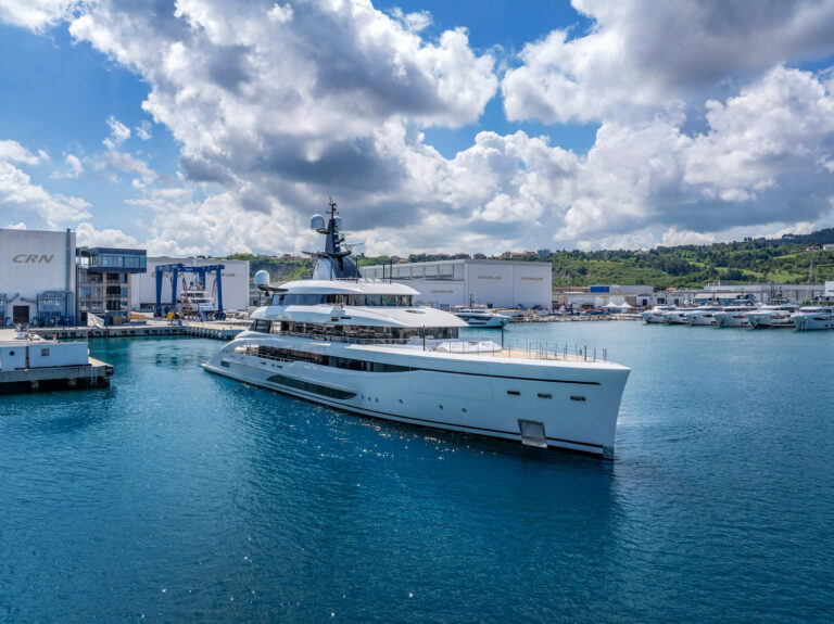 Luxury Yacht AMOR A VIDA