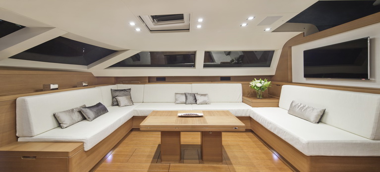 Luxury yacht Almagores II - SW 102 - The conversation area