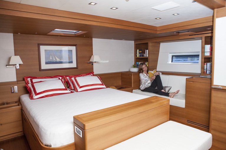 Luxury yacht Almagores II - SW 102 - The master cabin