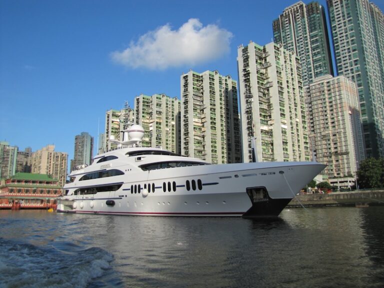 Luxury yacht Ambrosia (1)