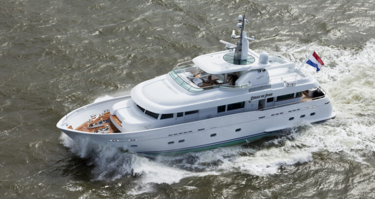 Charter yacht BELLE DE JOUR